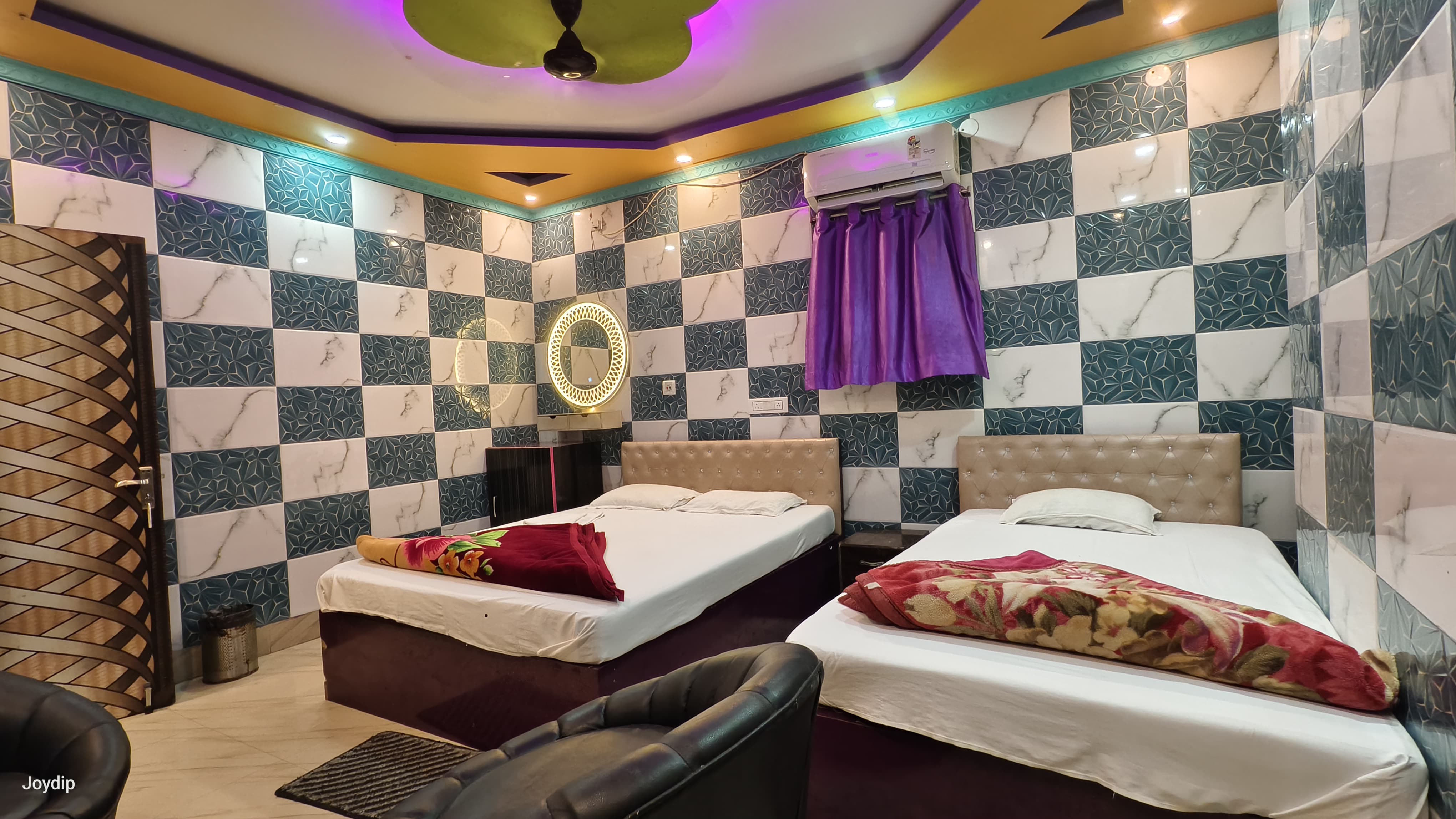 Premium Deluxe Room (1 Double Bed + 1 Single Bed)